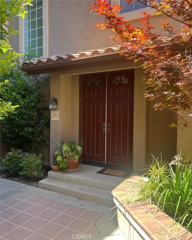 MLS: OC23140407 Condo For Sale