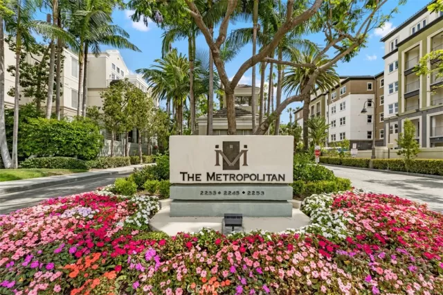 MLS: OC23140615 Condo For Sale