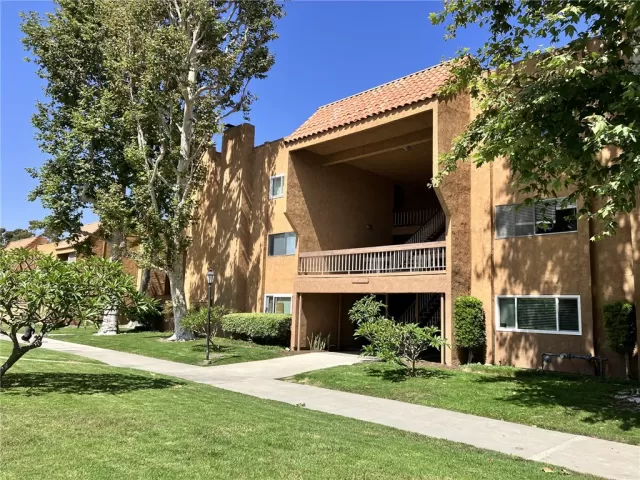 MLS: OC23141172 Condo For Sale