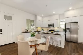 Photo #5: OC23141218 Listing 