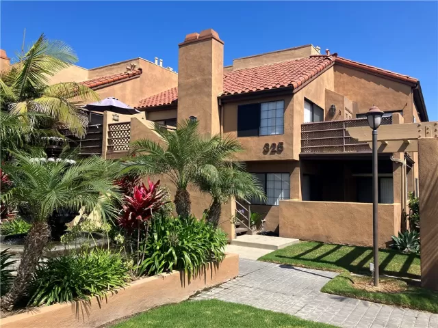 MLS: OC23141339 Condo For Sale