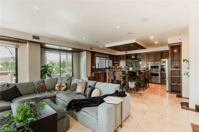 MLS: OC23141539 Condo For Sale