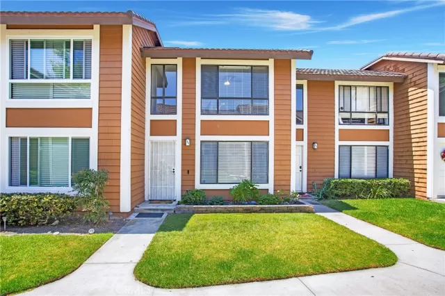 MLS: OC23141545 Condo For Sale