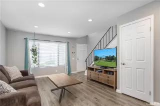 Photo #4: OC23141545 Listing