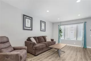 Photo #5: OC23141545 Listing