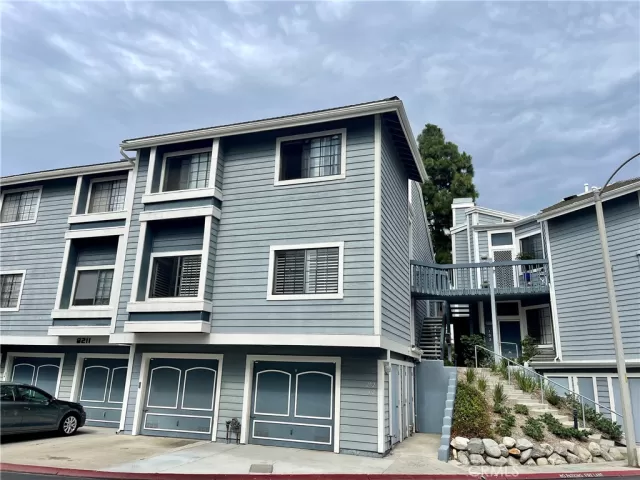 MLS: OC23141594 Condo For Sale