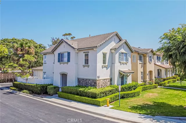 MLS: OC23141765 Condo For Sale