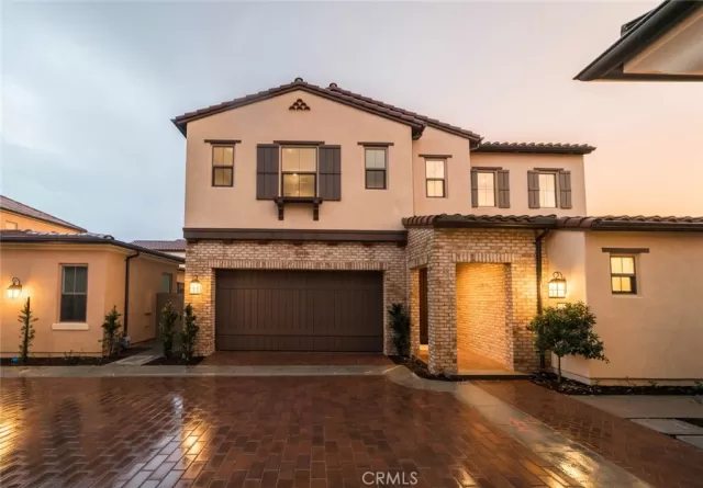 MLS: OC23142939 Condo For Sale