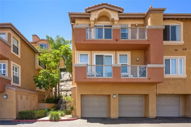 MLS: OC23143501 Condo For Sale