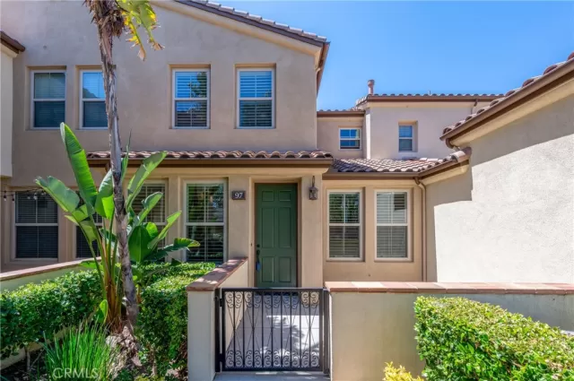 MLS: OC23143629 Condo For Sale