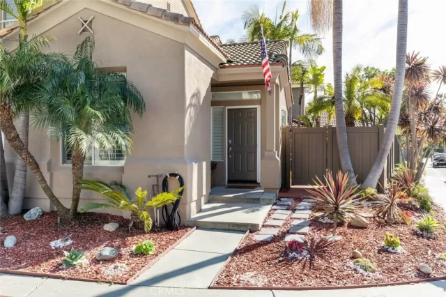 MLS: OC23143869 Condo For Sale