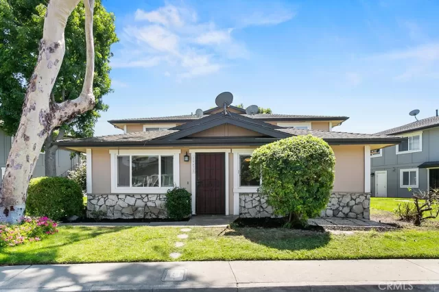 MLS: OC23144221 Condo For Sale