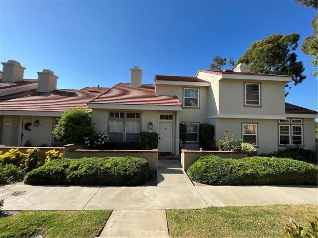 MLS: OC23144330 Condo For Sale