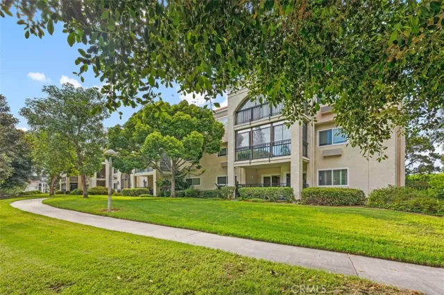 MLS: OC23144576 Condo For Sale