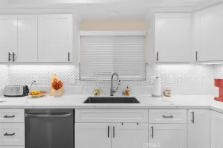 Photo #2: OC23144576 Listing