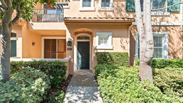 MLS: OC23145009 Condo For Sale