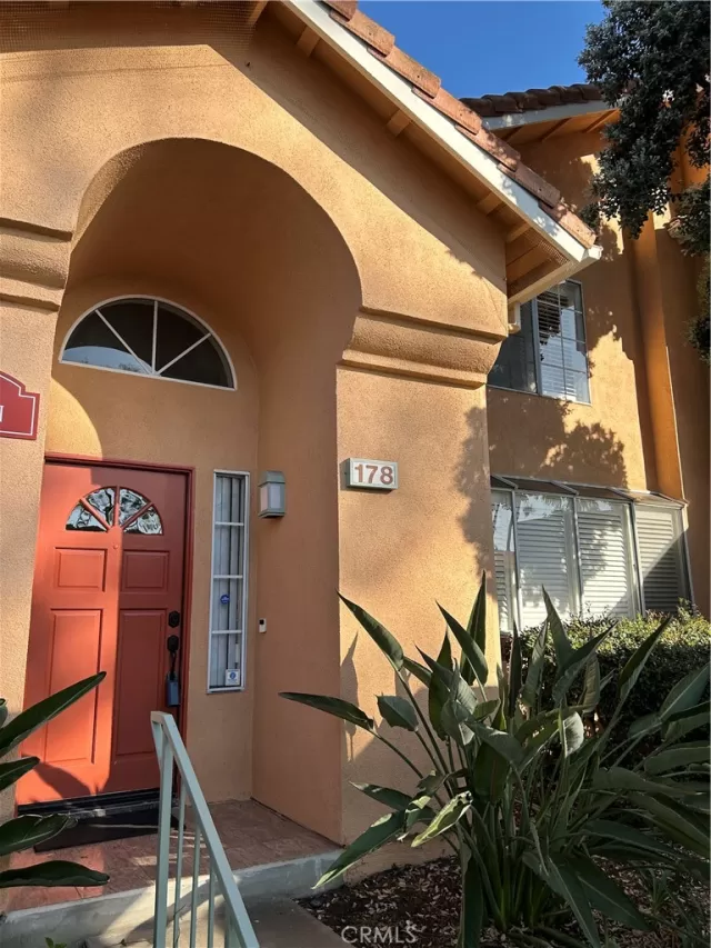 MLS: OC23145091 Condo For Sale