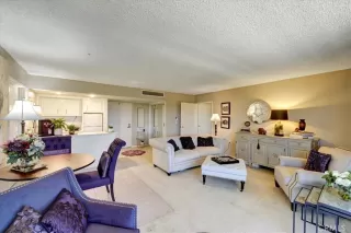 Photo #3: OC23145366 Listing