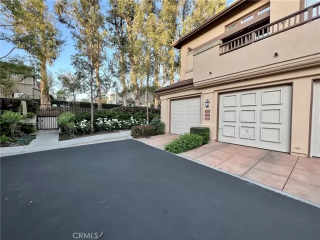 MLS: OC23145483 Condo For Sale