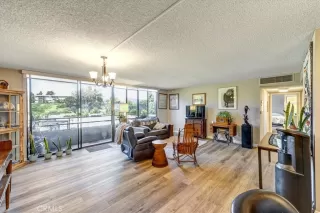 Photo #4: OC23145552 Listing