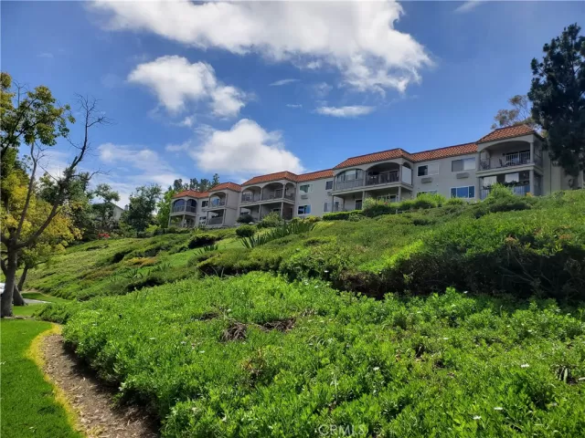 MLS: OC23145690 Condo For Sale