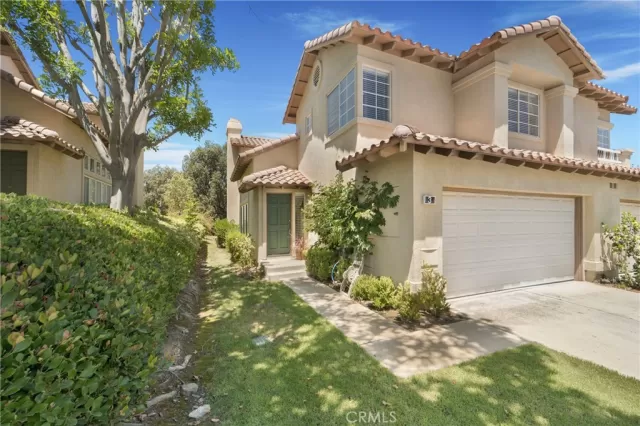 MLS: OC23145778 Condo For Sale