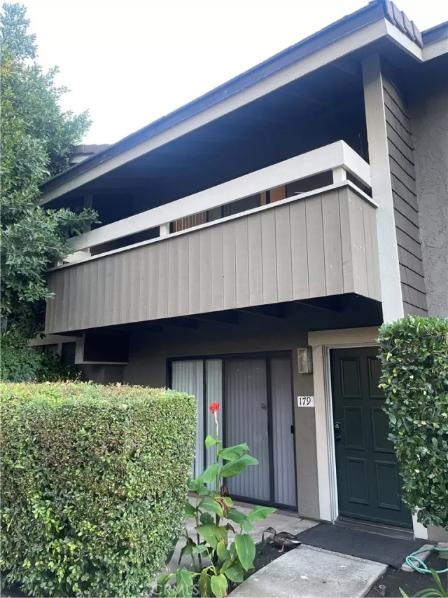 MLS: OC23145931 Condo For Sale