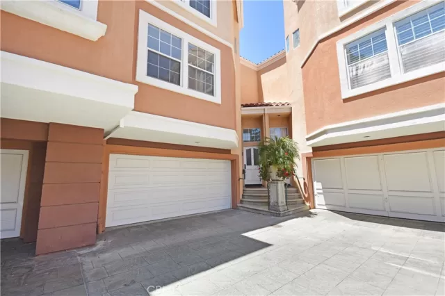 MLS: OC23146077 Condo For Sale