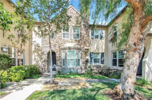 MLS: OC23146217 Condo For Sale