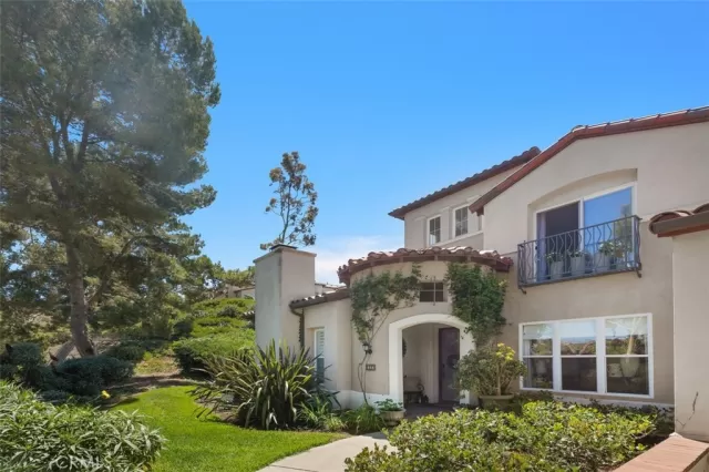 MLS: OC23146501 Condo For Sale