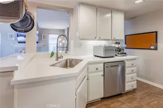 Photo #4: OC23146528 Listing 