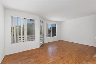 Photo #6: OC23146946 Listing