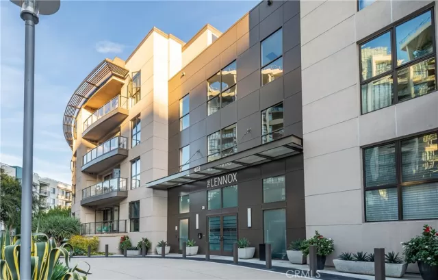 MLS: OC23147099 Condo For Sale