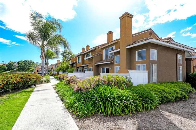 MLS: OC23147109 Condo For Sale