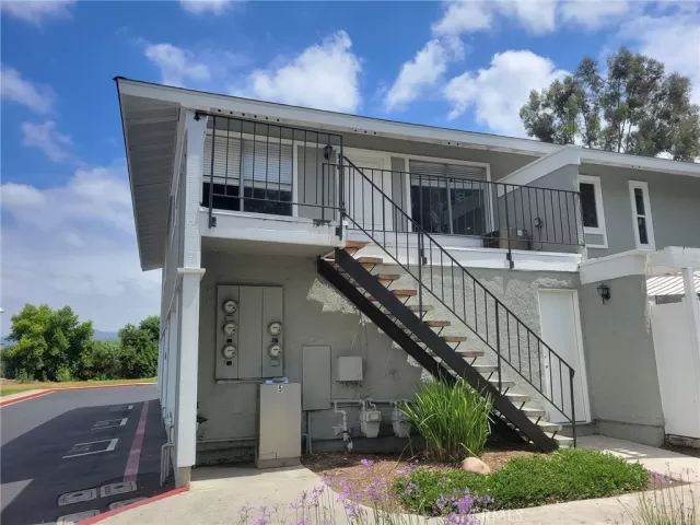 MLS: OC23148104 Condo For Sale