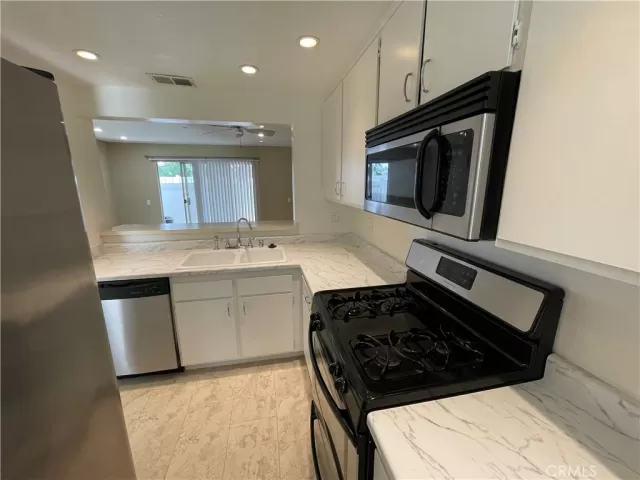 MLS: OC23148139 Condo For Sale