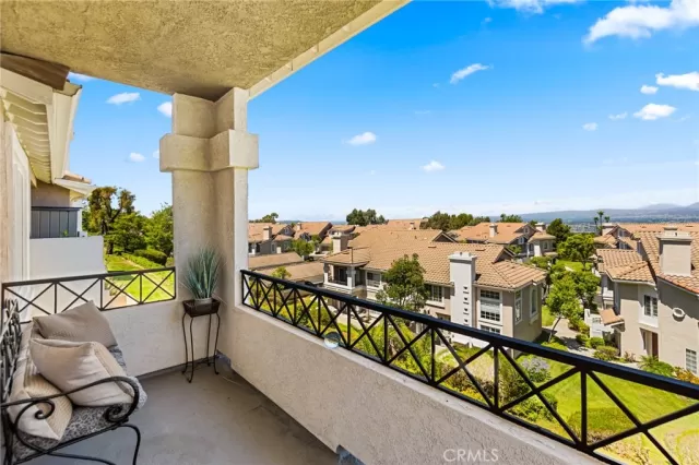 MLS: OC23148489 Condo For Sale