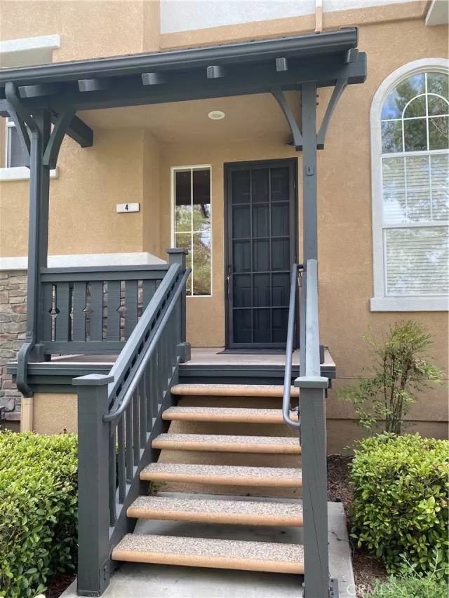 MLS: OC23148598 Condo For Sale