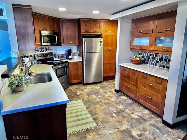 MLS: OC23149172 Condo For Sale