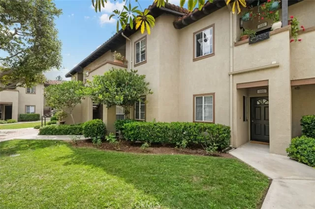 MLS: OC23149303 Condo For Sale