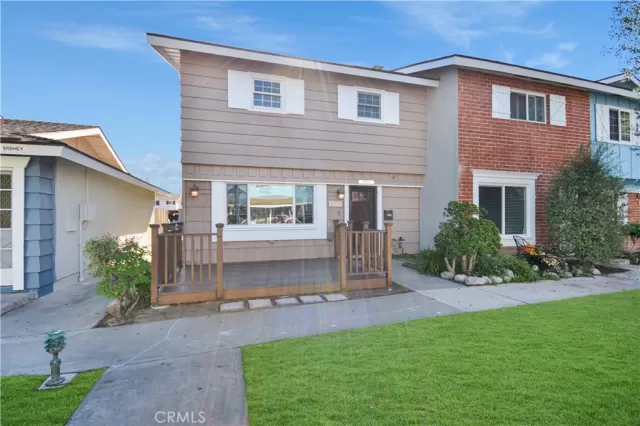 MLS: OC23149794 Condo For Sale