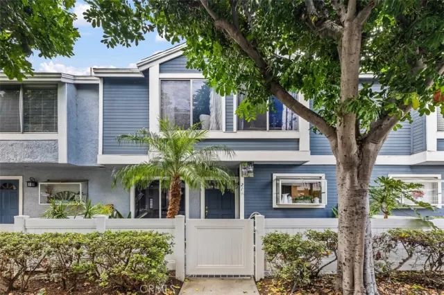 MLS: OC23150092 Condo For Sale