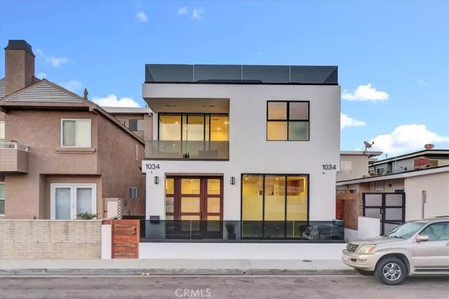 MLS: OC23150158 Condo For Sale