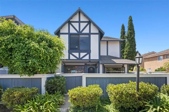 MLS: OC23150901 Condo For Sale