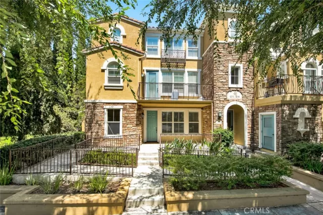 MLS: OC23151182 Condo For Sale