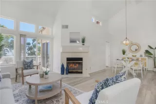 Photo #2: OC23151341 Listing 