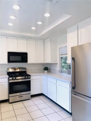 Photo #2: OC23151369 Listing