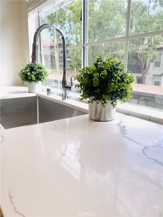 Photo #3: OC23151369 Listing