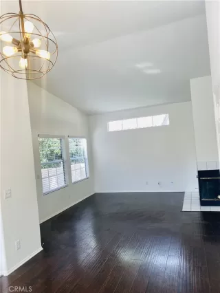 Photo #4: OC23151369 Listing