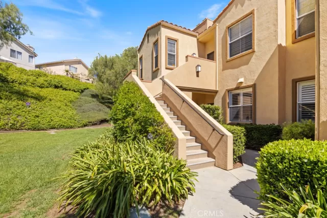 MLS: OC23151518 Condo For Sale